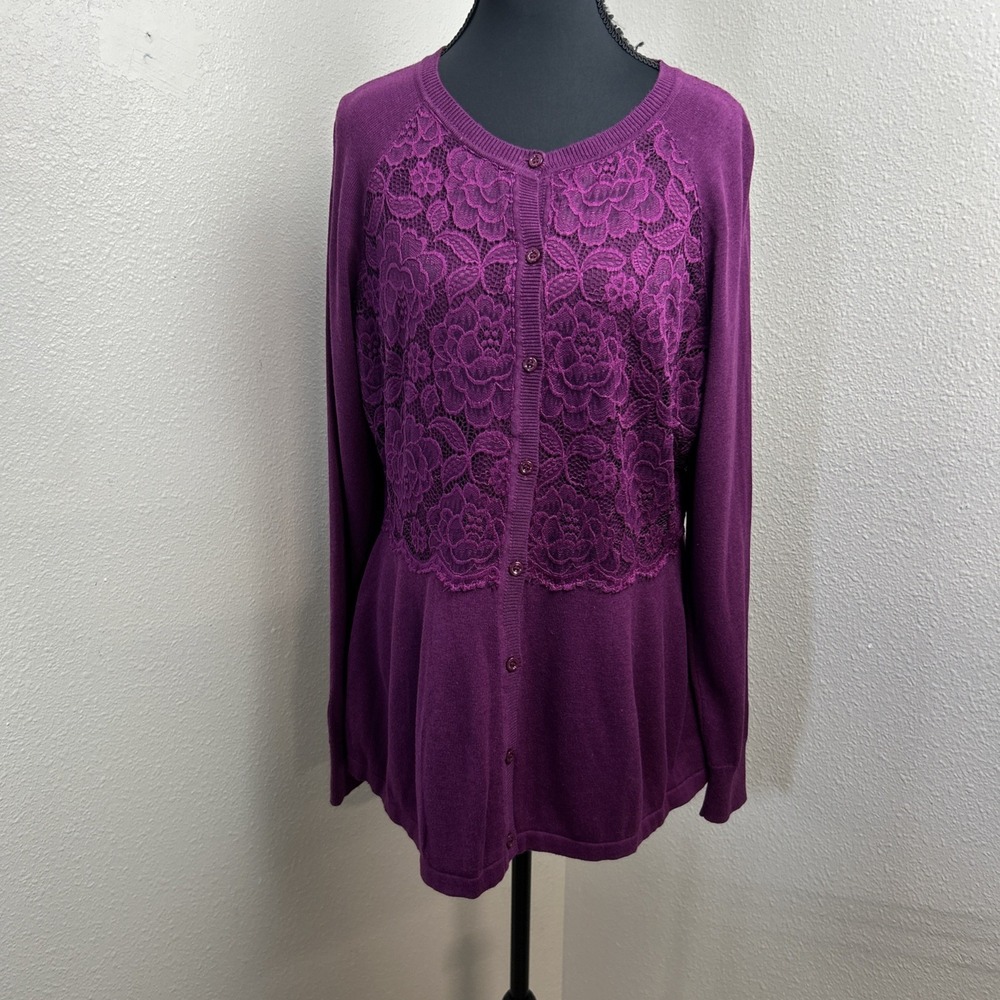 Isaac Mizrahi Cardigan Sweater Women's Medium Purple‎ Floral Embroidered Button